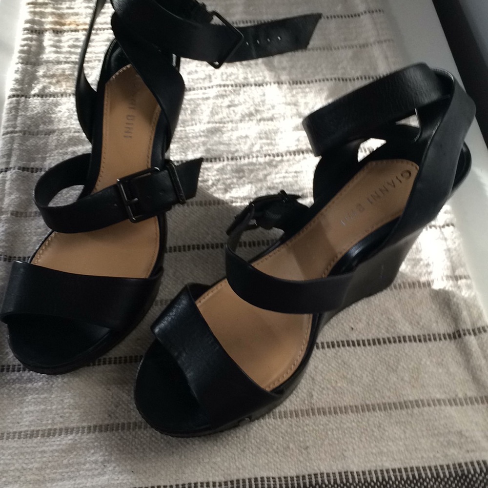 Black wedge